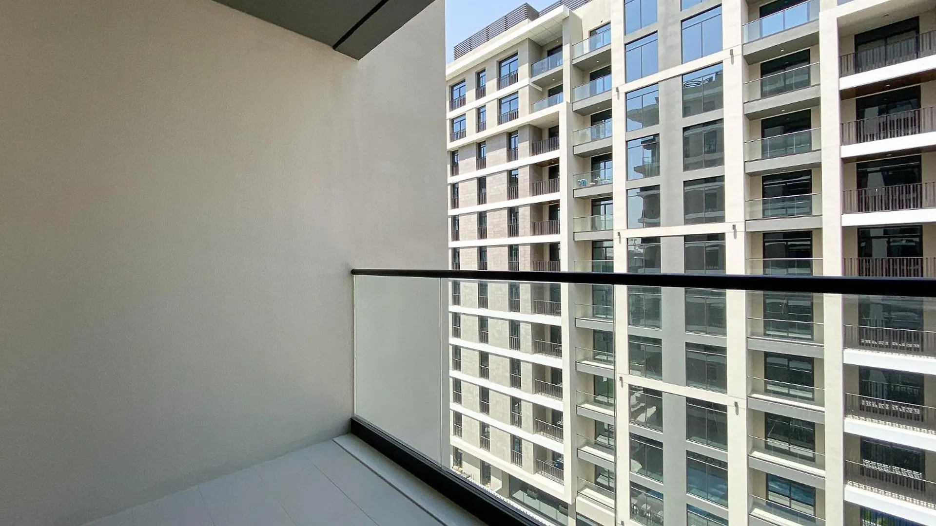 Wilton Terrace Charm- Stylish 1-Bedroom In Mbr City With A Pool View Dubai United Arab Emirates