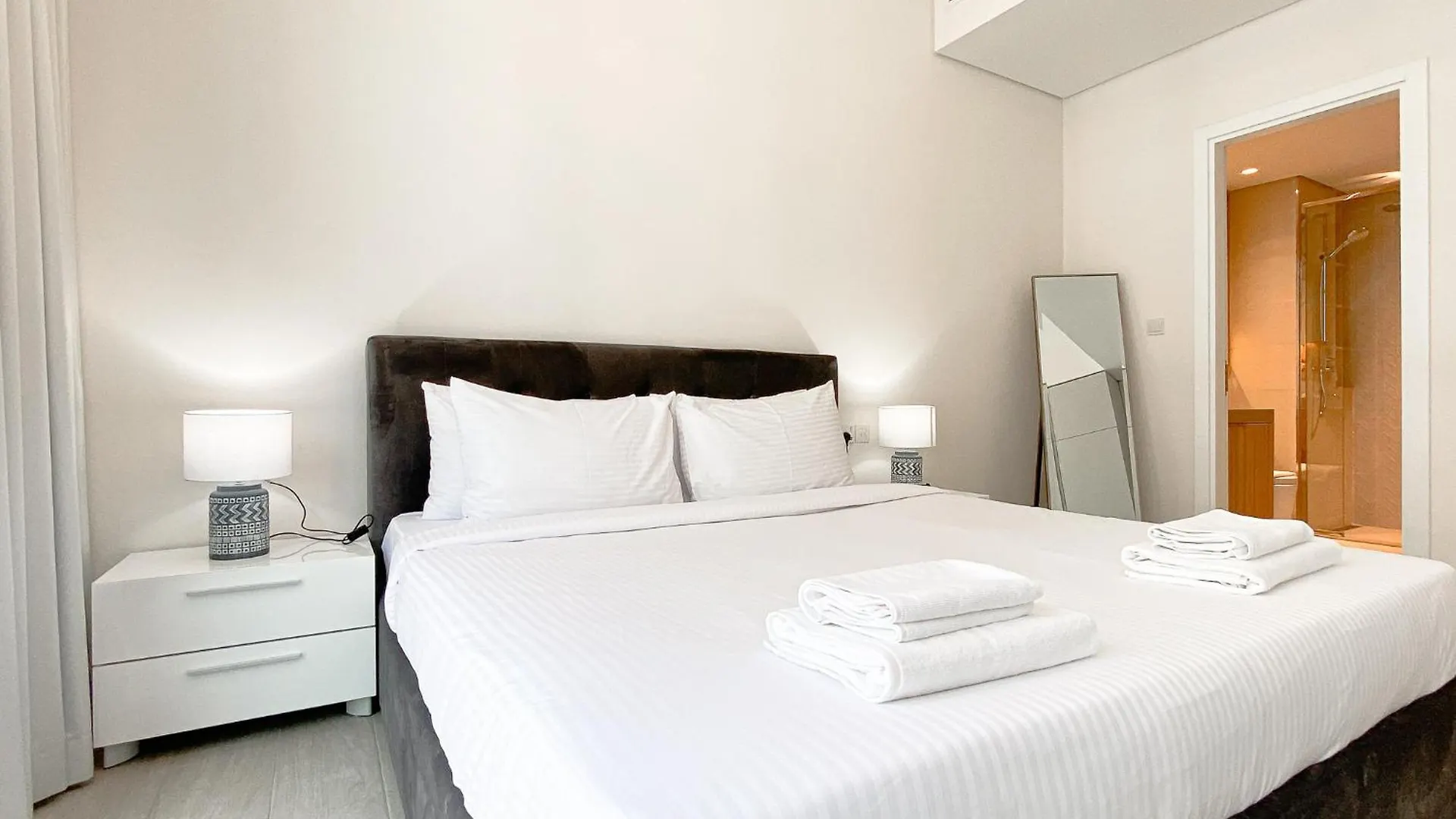 Wilton Terrace Charm- Stylish 1-Bedroom In Mbr City With A Pool View Dubai Apartment