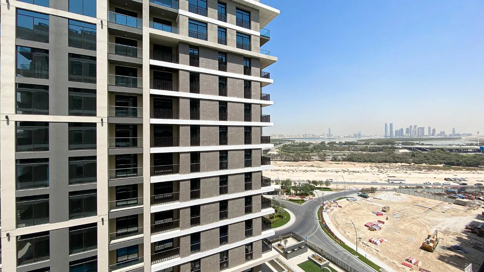 Wilton Terrace Charm- Stylish 1-Bedroom In Mbr City With A Pool View Dubai