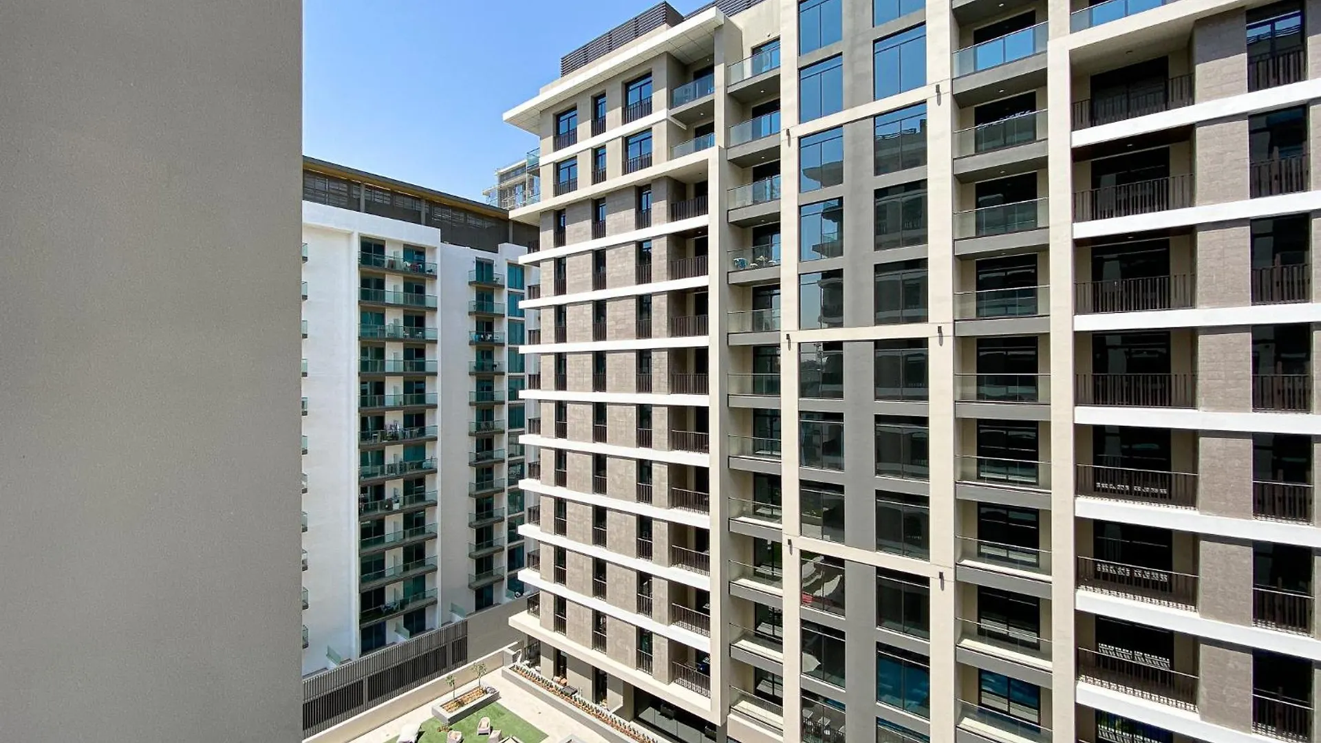 Apartment Wilton Terrace Charm- Stylish 1-Bedroom In Mbr City With A Pool View Dubai